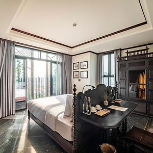Signature Room